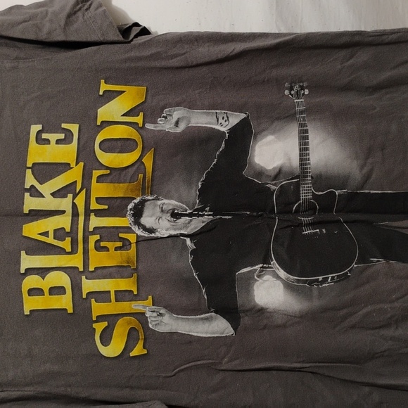 SALE! Blake Shelton Double Sided Gold Concert Band Tee Sz.M Worn 1X (BX29) - Picture 2 of 11